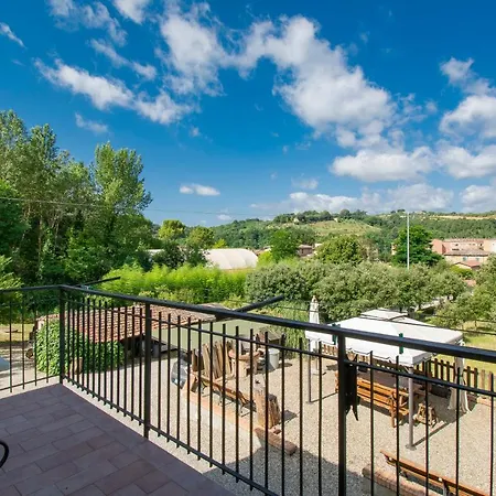 Altido Lovely 2-Br House With Private Garden In Siena Feriehus *