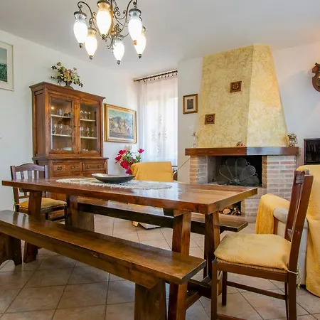 Altido Lovely 2-Br House With Private Garden In Siena Feriehus *