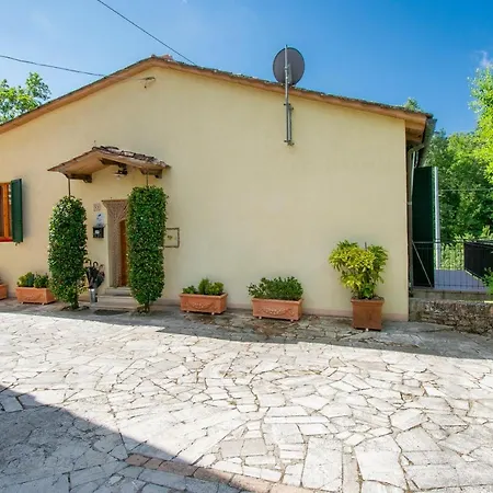 Altido Lovely 2-Br House With Private Garden In Siena