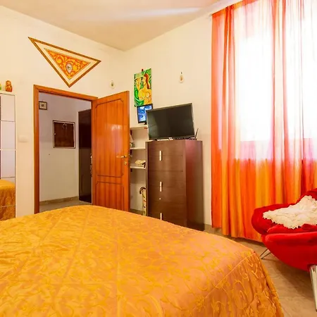 Holiday home Altido Lovely 2-Br House With Private Garden In Siena *